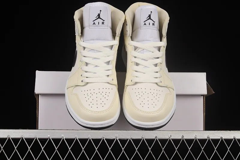 All categories Air Jordan Jordan series basketball shoes Air Jordan 1 Mid G version pure original Air Jordan 1 Mid AJ1 Joe 1 milk white coconut milk China basketball shoes BQ6472-121